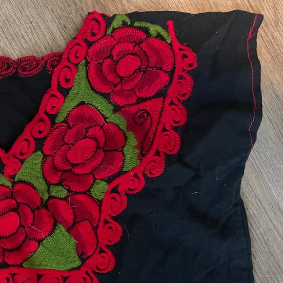 Black cotton shirt with red embroidery - Picture 4 of 4